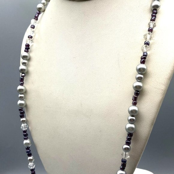 Vintage Grey and Purple Classy Necklace, Soft Gray Faux Pearls and Faceted - Picture 3 of 4